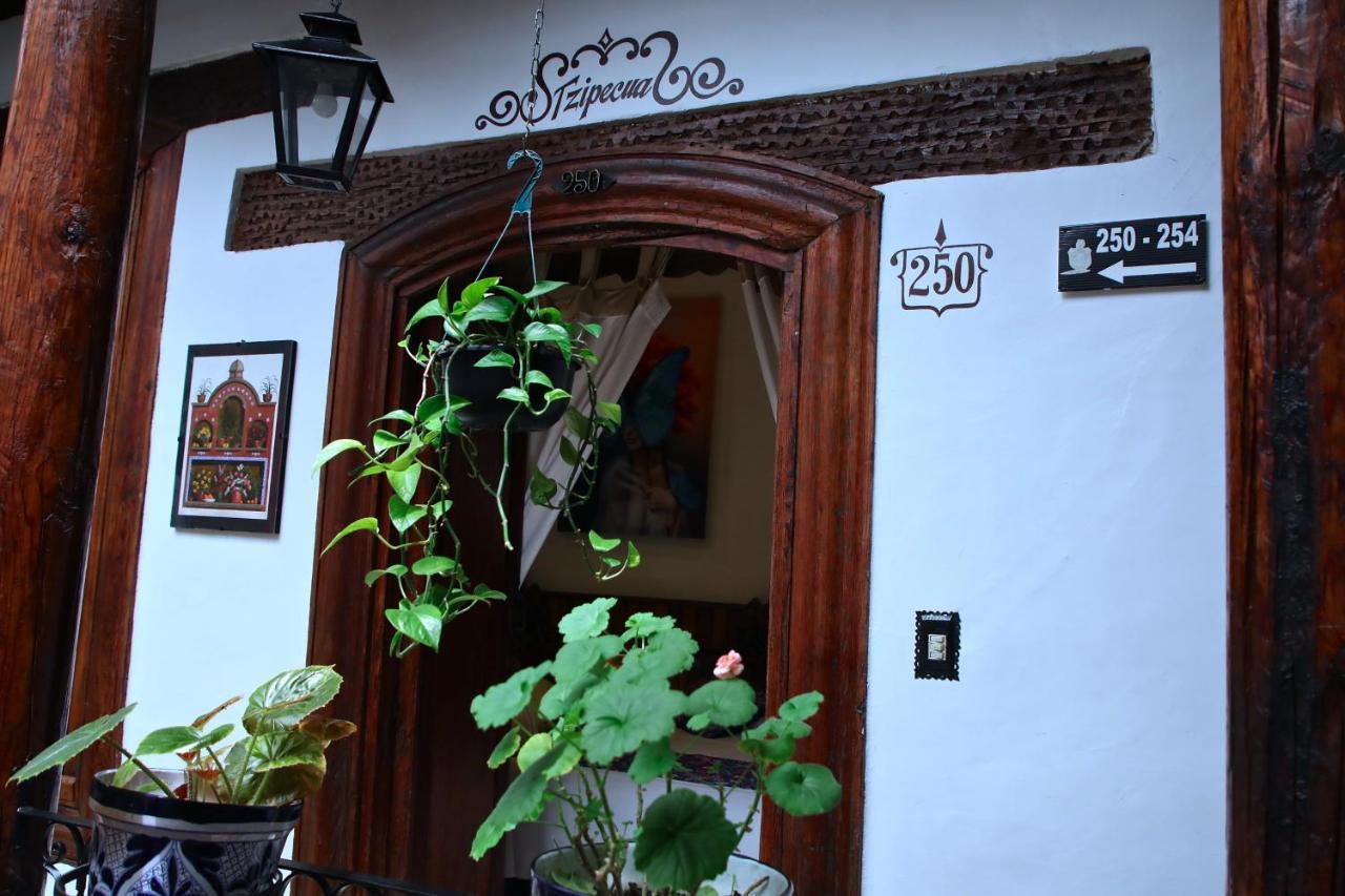 Hotel Casa Baez Patzcuaro Bagian luar foto