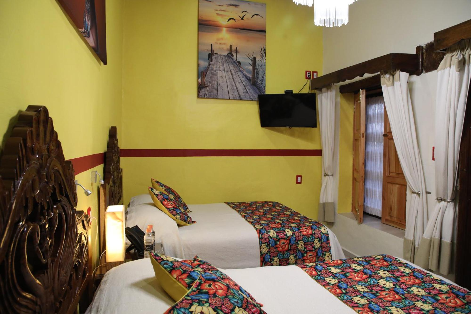 Hotel Casa Baez Patzcuaro Bagian luar foto