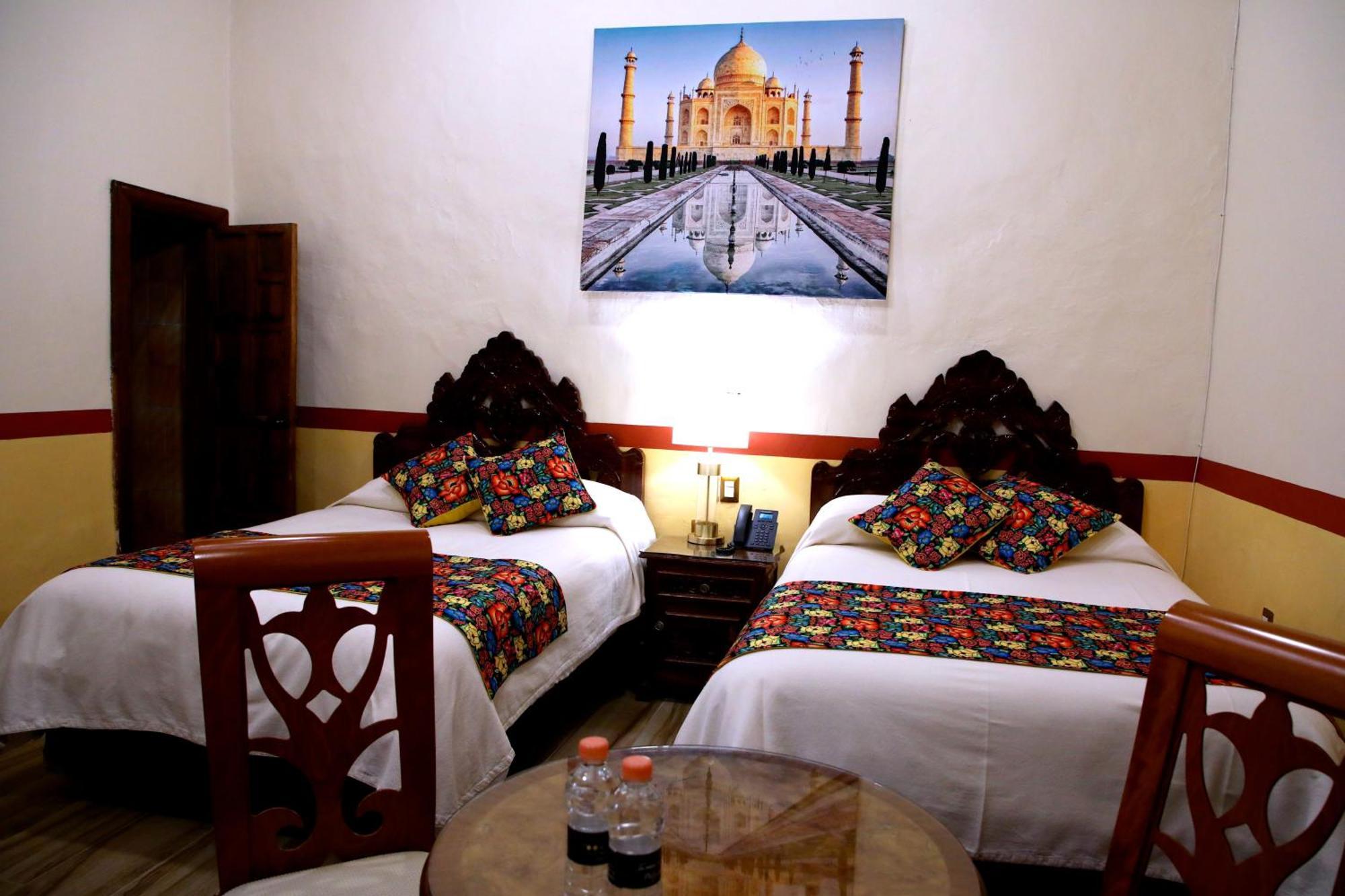 Hotel Casa Baez Patzcuaro Bagian luar foto